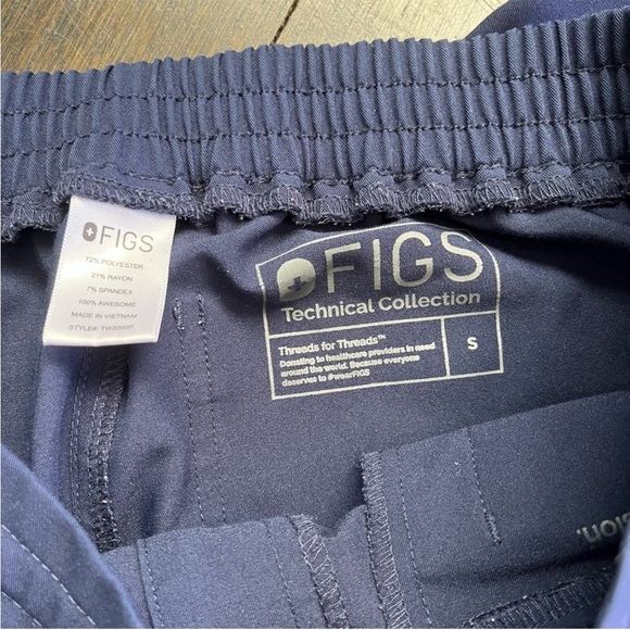 FIGS Scrub Set - Picture 4 of 8